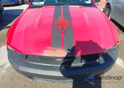 2010 Ford Mustang V6/V6 Premium z USA, uszkodzony, nr VIN 1ZVBP8AN0A5107953